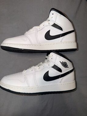 Jordan 1 Mid - Reverse Panda - 7W